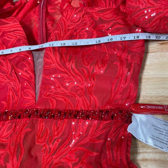 Mac Duggal NWOT Embellished Puff Sleeve Plunge Neck Trumpet Gown Size 10 Red - Picture 7 of 9